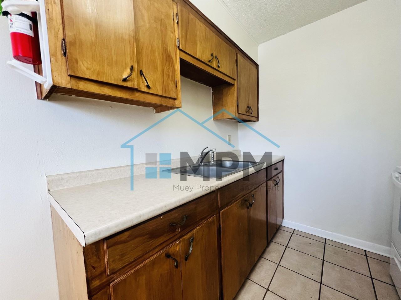 202 Clay Street - Photo 4 of 8