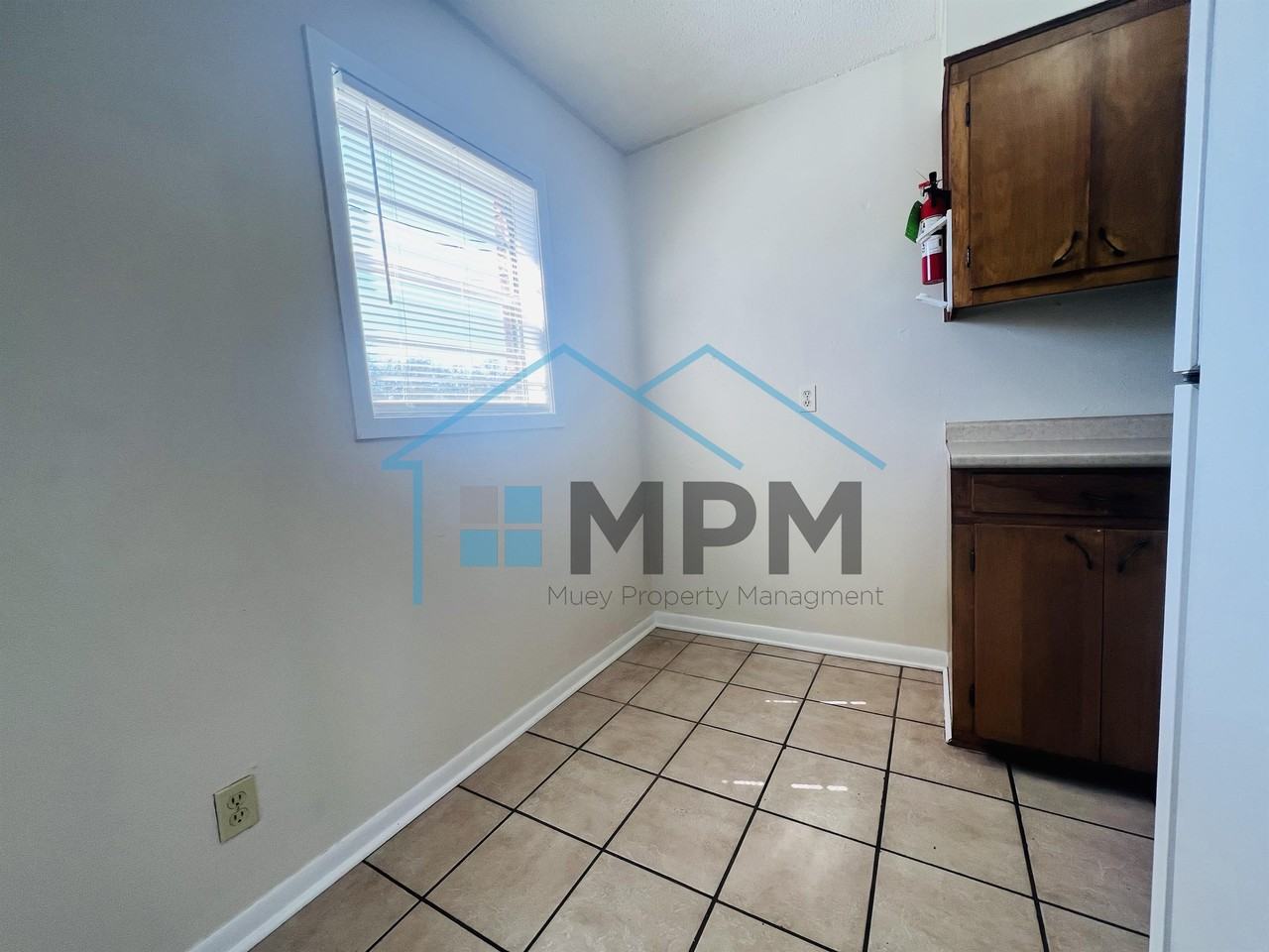 202 Clay Street - Photo 5 of 8