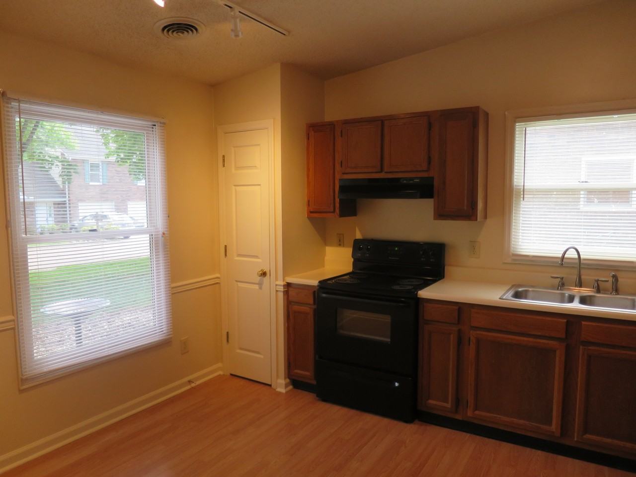 409 Eagle Brook Drive - Photo 2 of 15
