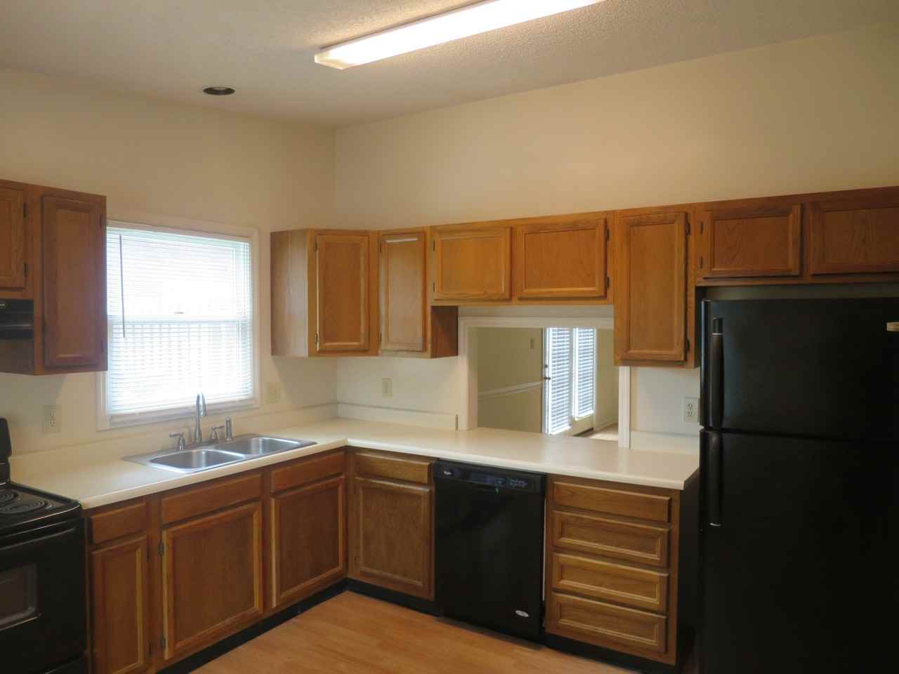 409 Eagle Brook Drive - Photo 3 of 15