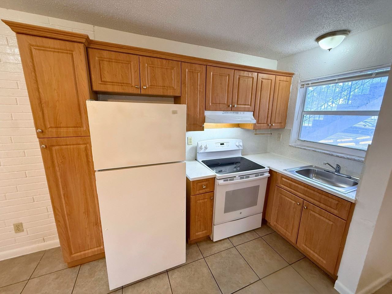 216 North 61st Avenue - Photo 4 of 14