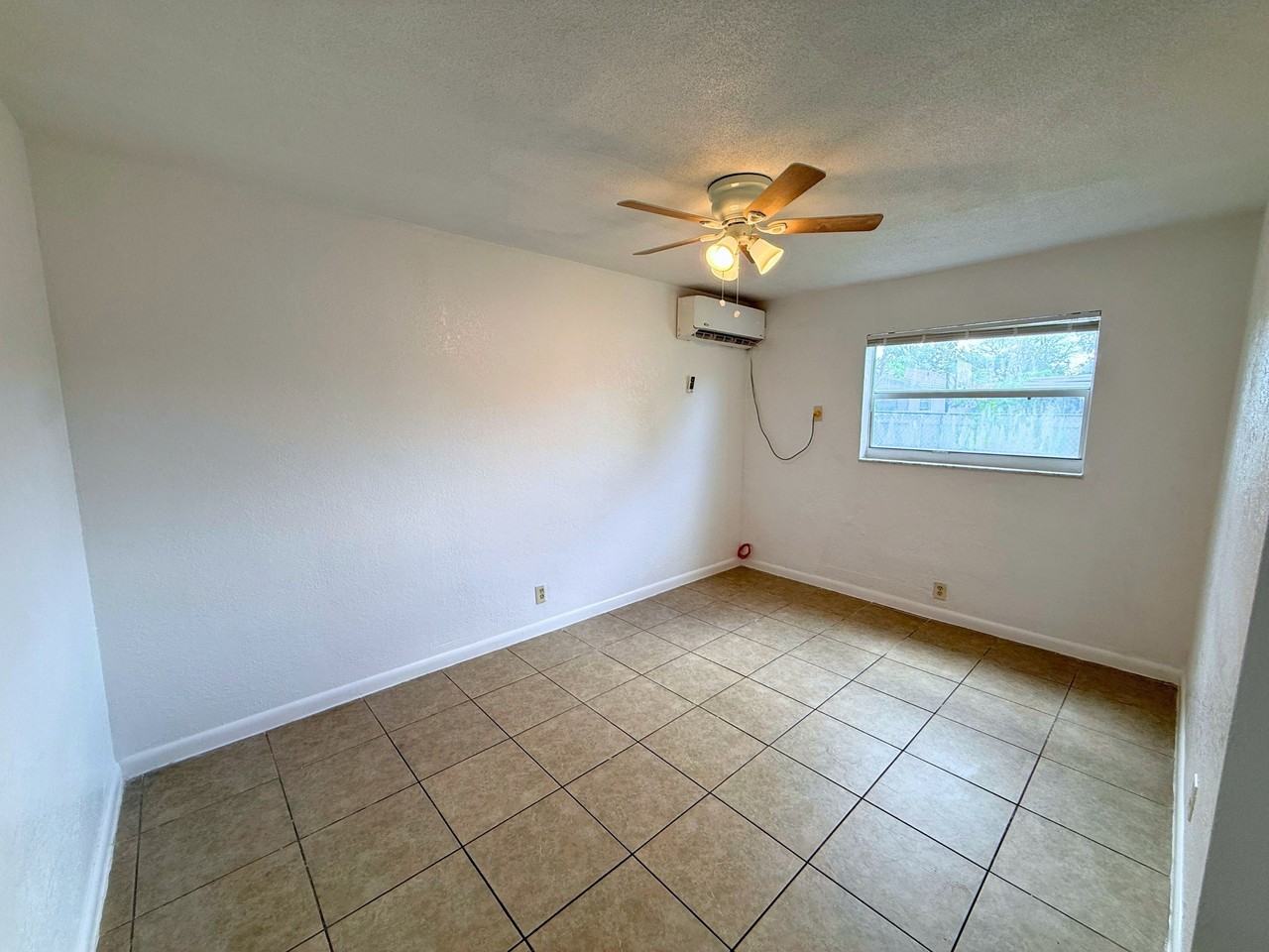 216 North 61st Avenue - Photo 5 of 14