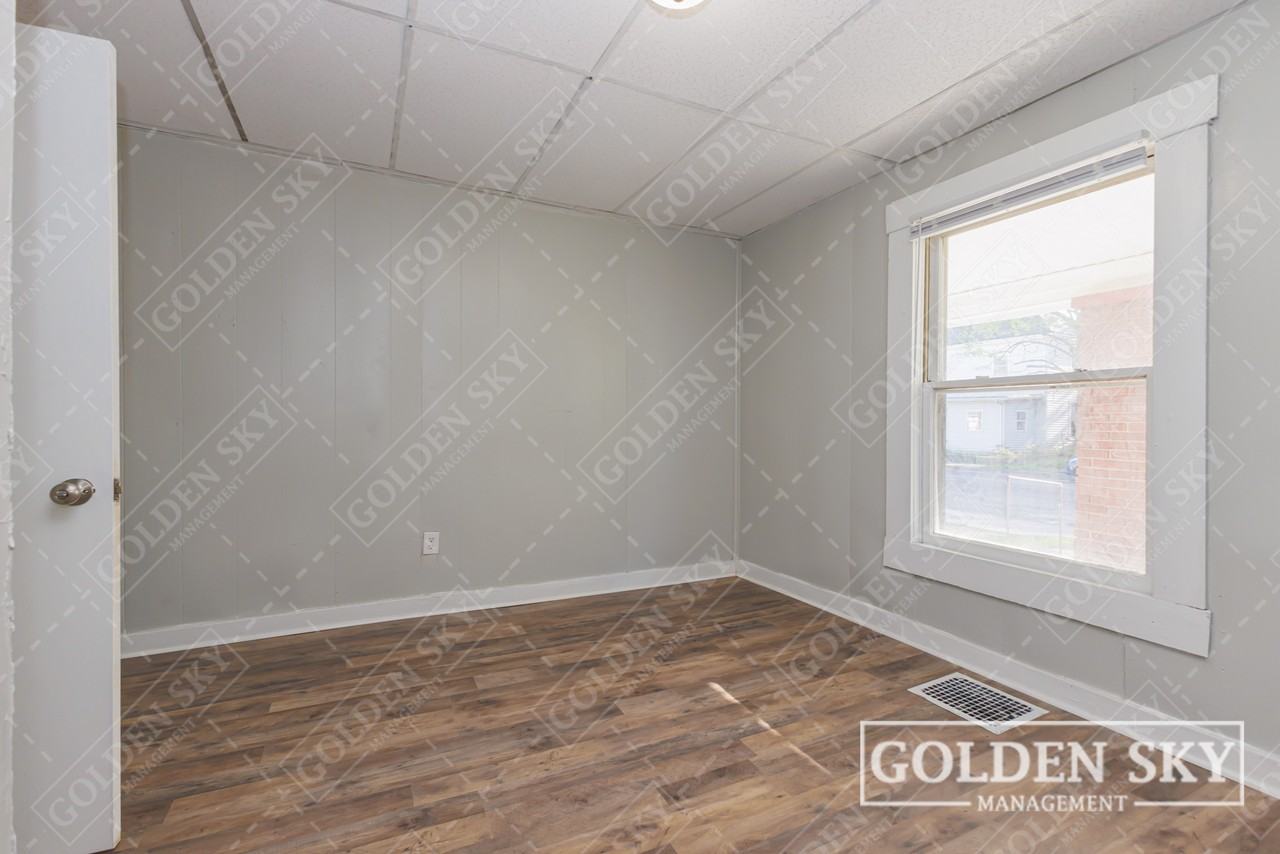 2207 South Walnut Street - Photo 3 of 9