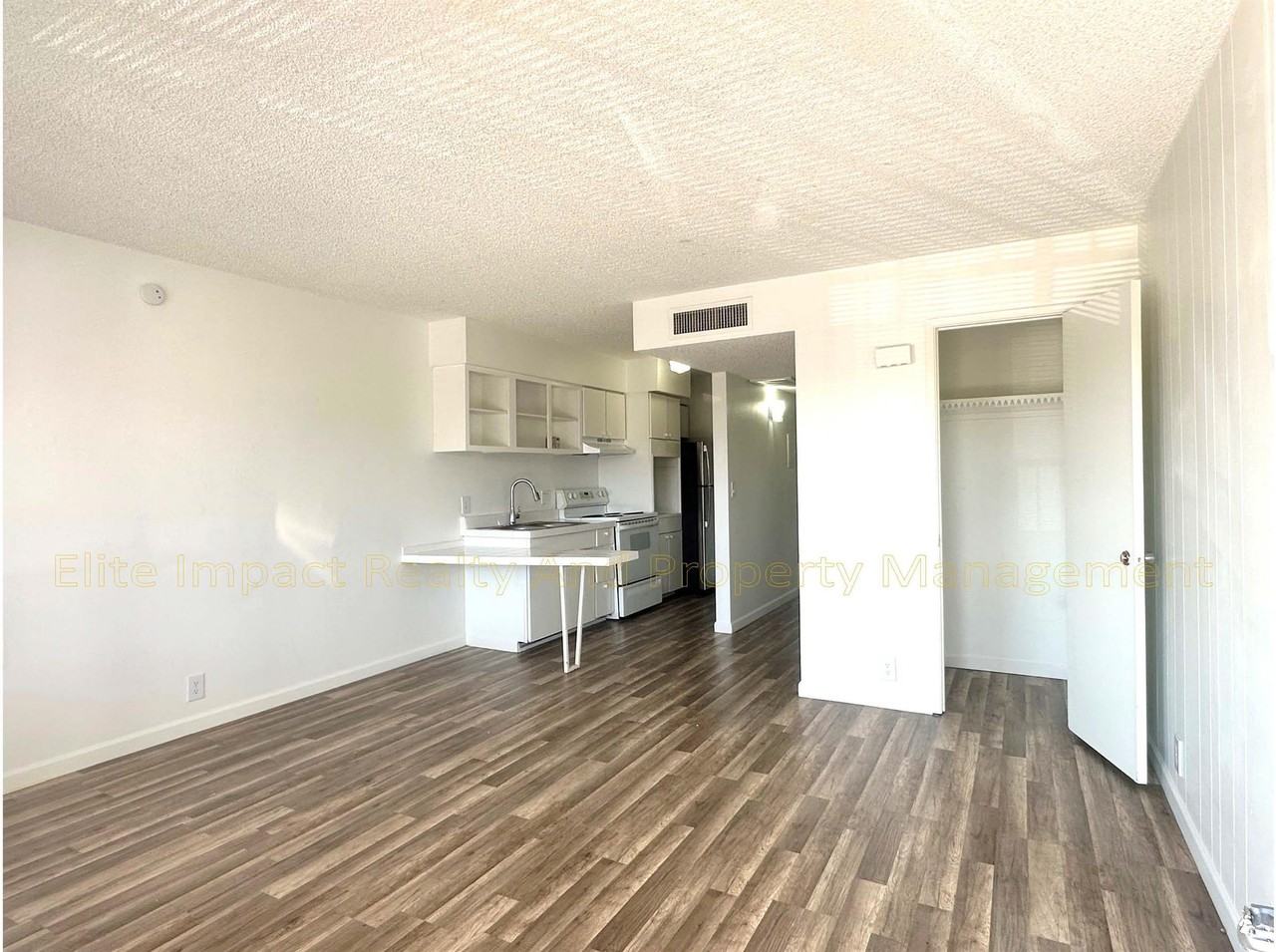 301 West Helen Street - Photo 2 of 13