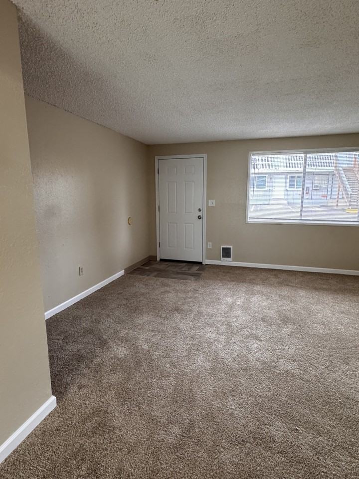 Bettis Wagoner Apts - Bldg 02 - Photo 3 of 9