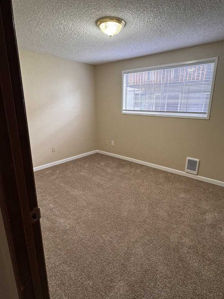 Bettis Wagoner Apts - Bldg 02 - Photo 4 of 9