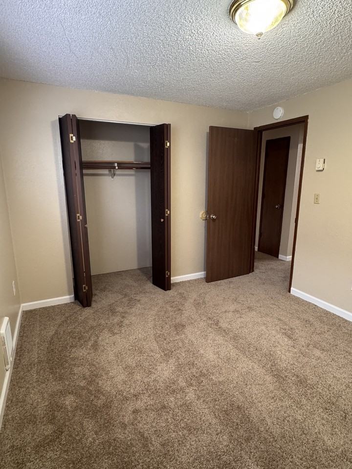 Bettis Wagoner Apts - Bldg 02 - Photo 5 of 9