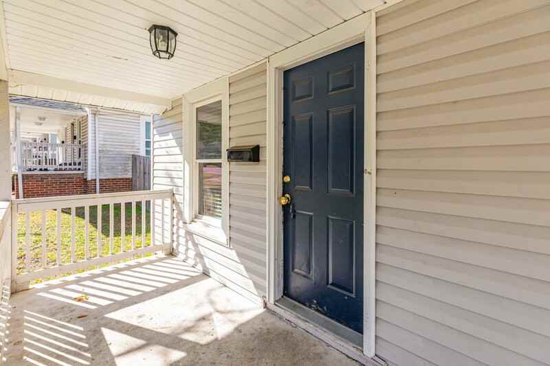 659 Wilson St - Photo 4 of 17