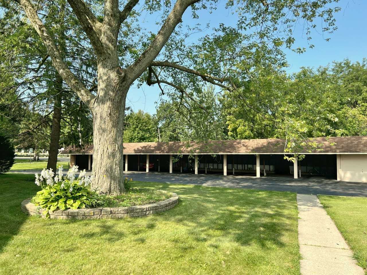 Windsor - Photo 4 of 13