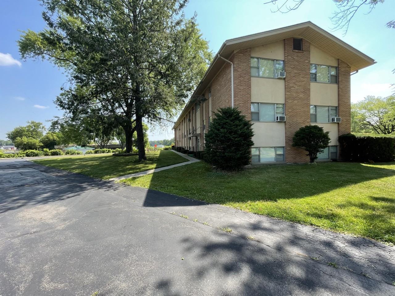 Windsor - Photo 5 of 13