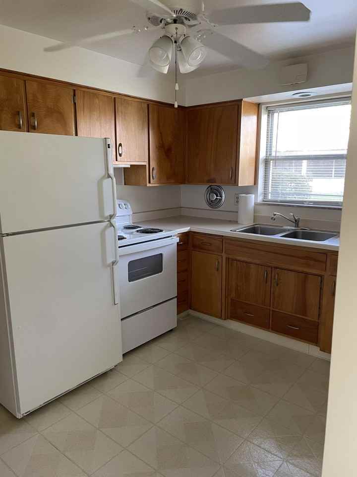 Windsor - Photo 6 of 13