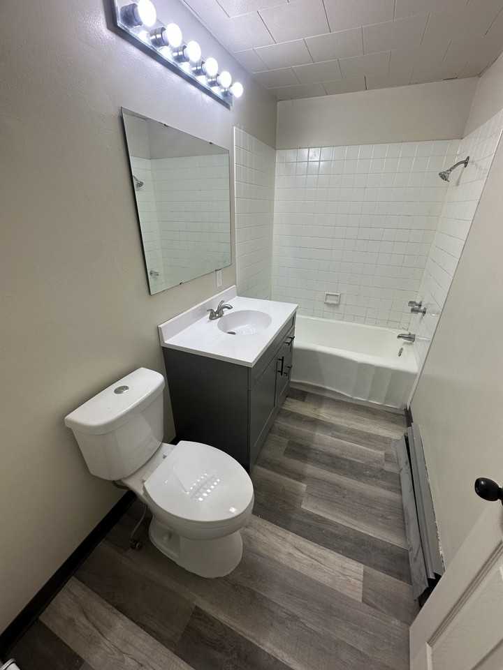TR - 405 S 8th St - 5 Plex - Photo 6 of 10