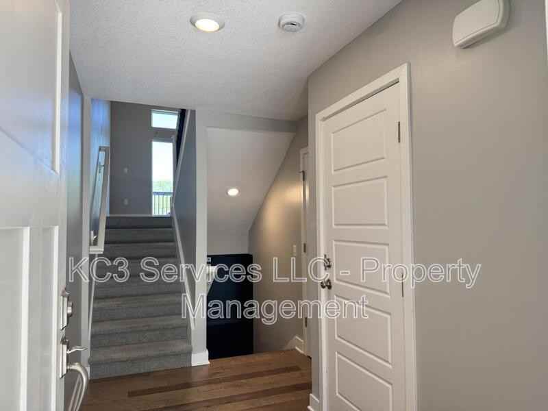 2026 Sw Holdbrooks Dr - Photo 3 of 18