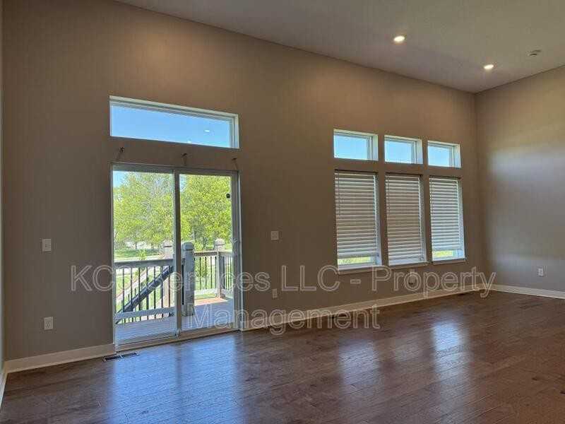 2026 Sw Holdbrooks Dr - Photo 4 of 18