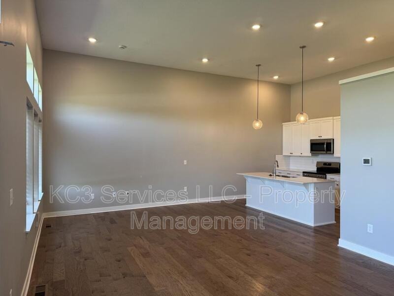 2026 Sw Holdbrooks Dr - Photo 5 of 18