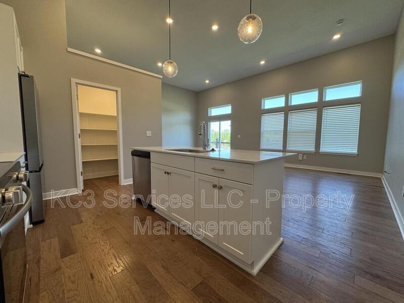 2026 Sw Holdbrooks Dr - Photo 7 of 18