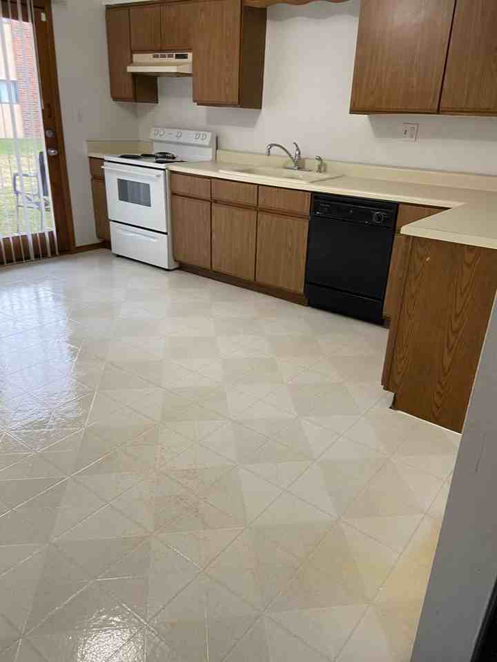 2902 Apt 5 - 31 Street - Photo 5 of 9