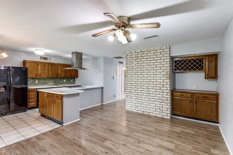 7504 Portman Ave - Photo 4 of 12