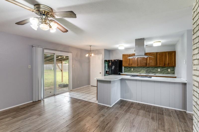 7504 Portman Ave - Photo 5 of 12