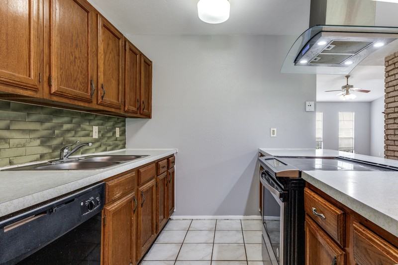 7504 Portman Ave - Photo 6 of 12