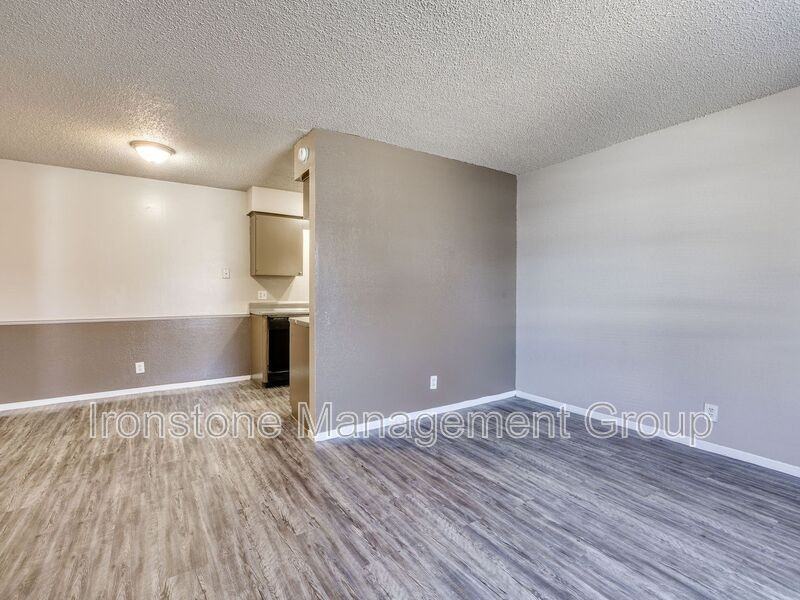 4657 S Darlington Ave #2B - Photo 7 of 10