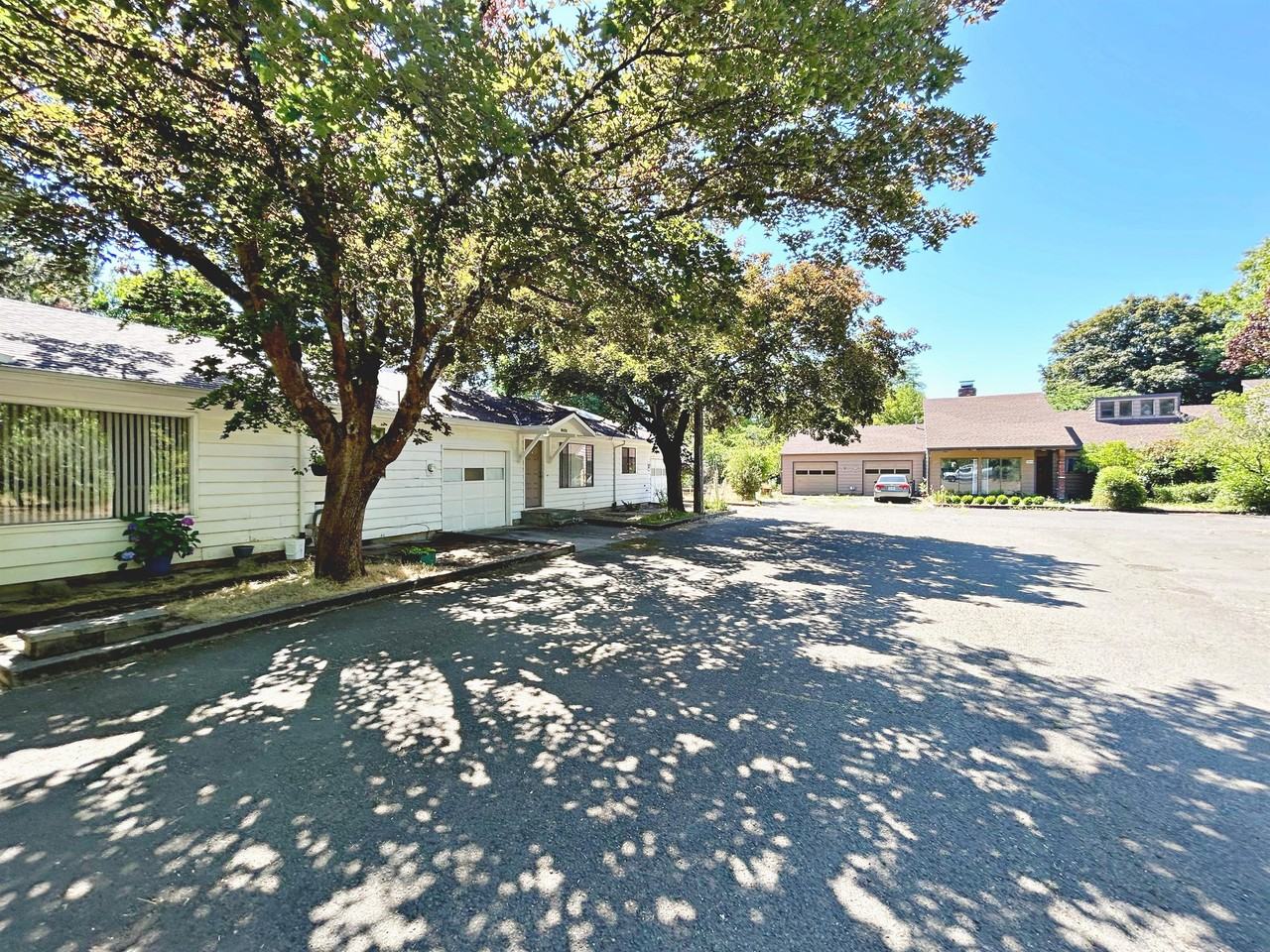 13922 Southeast Division Street - Photo 3 of 27
