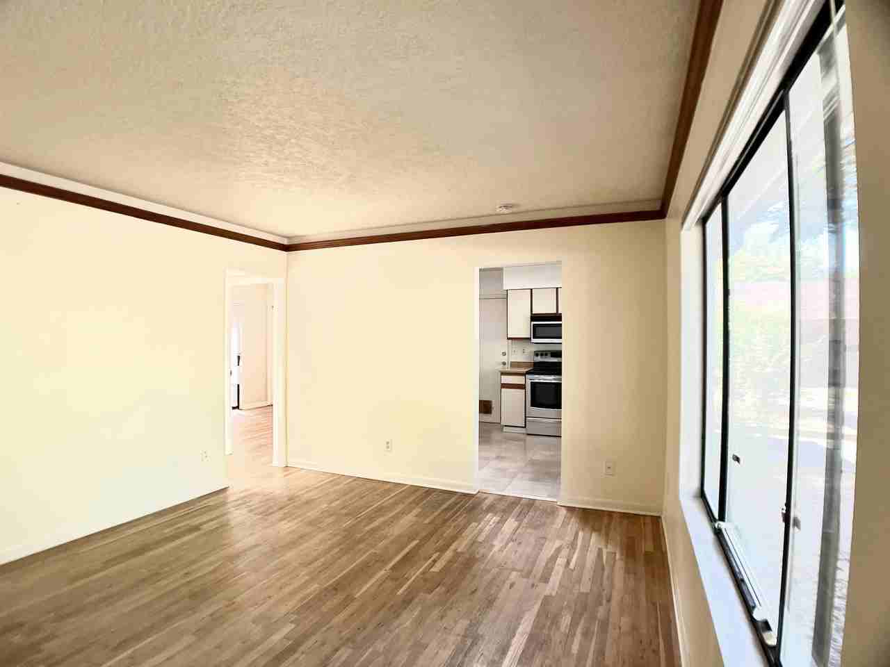 13922 Southeast Division Street - Photo 4 of 27