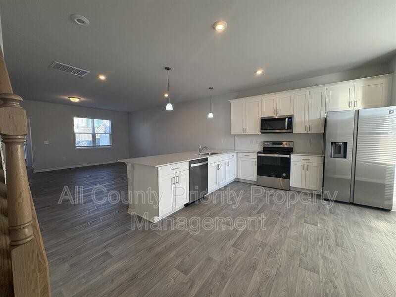67 Blakely St - Photo 3 of 11
