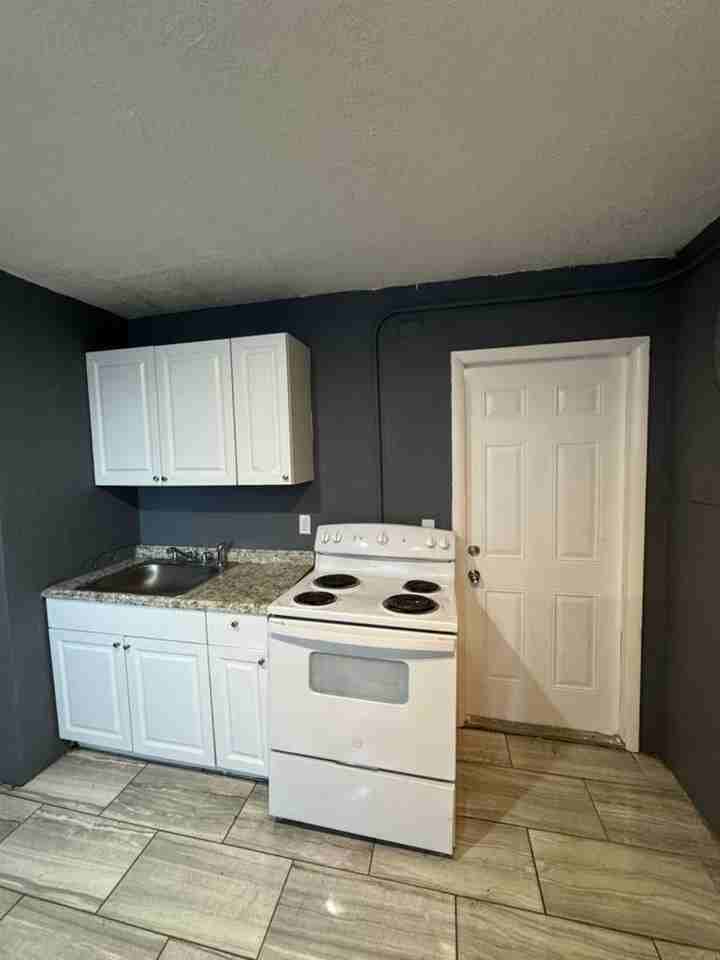 529 LUCY ST LLC - Photo 4 of 8