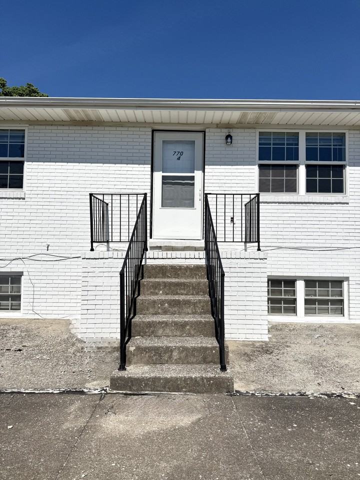 770 Deerfield Lane - Photo 2 of 20