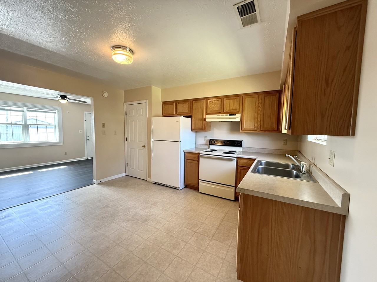 770 Deerfield Lane - Photo 6 of 20