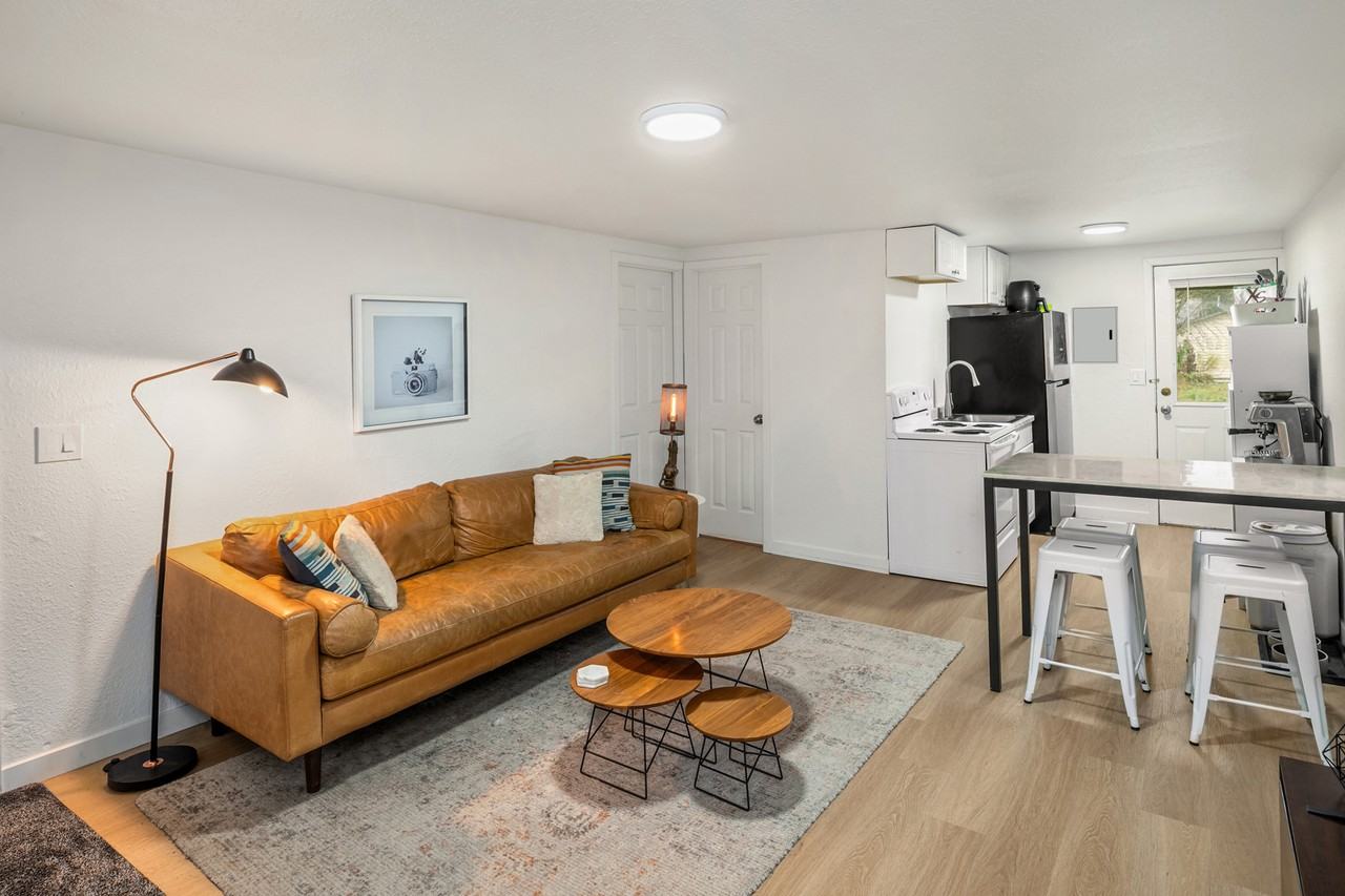 1015 Madison Avenue - Photo 2 of 9