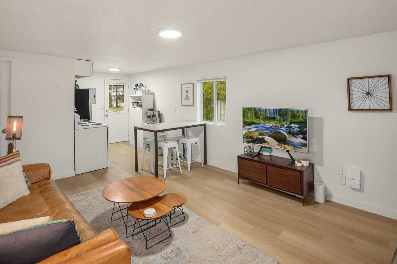 1015 Madison Avenue - Photo 5 of 9