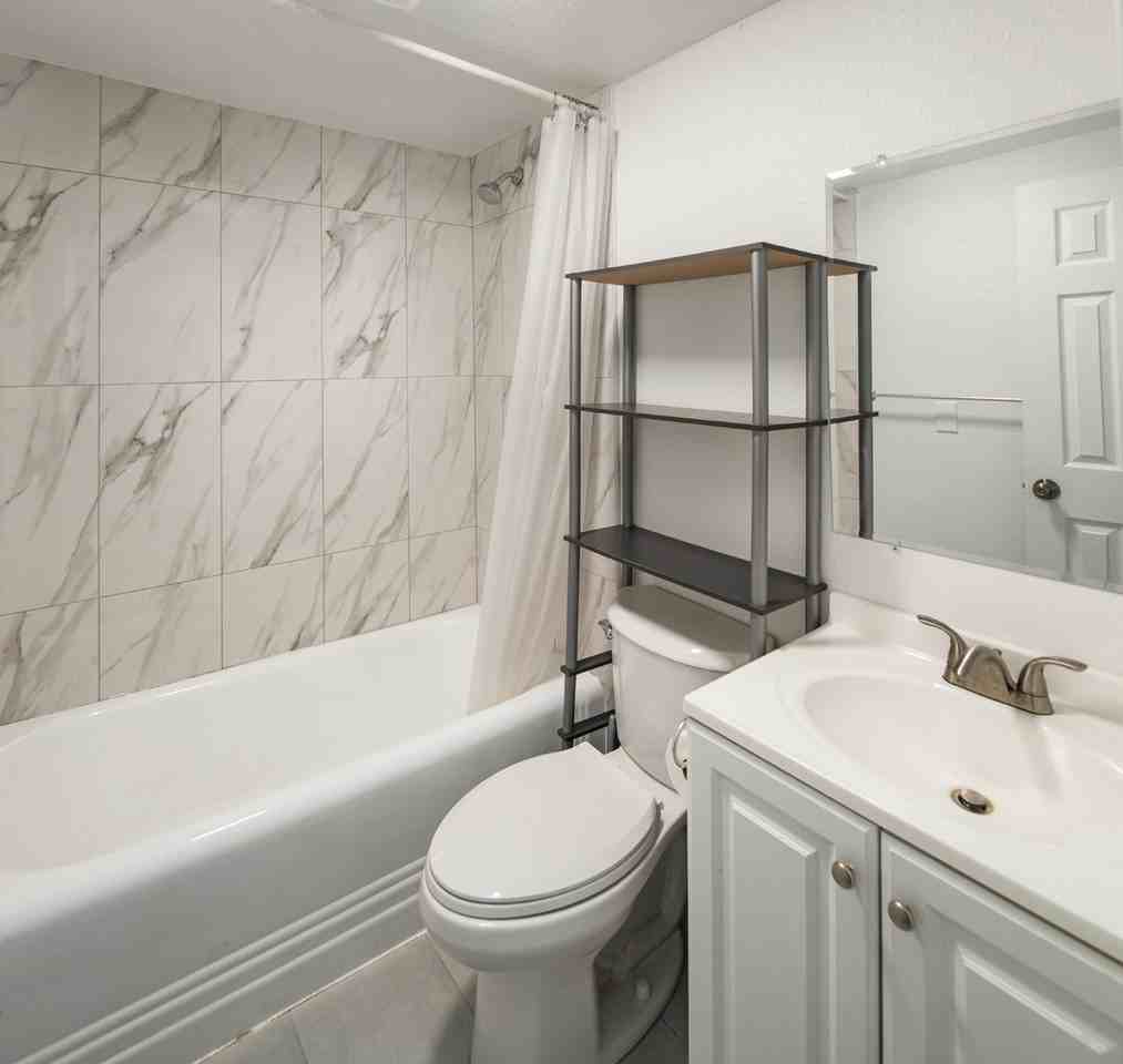 1015 Madison Avenue - Photo 7 of 9