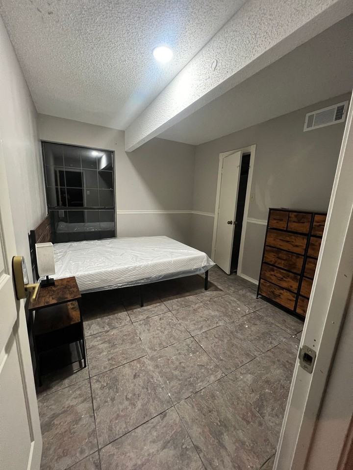 2504 Jewett Road - Photo 4 of 24