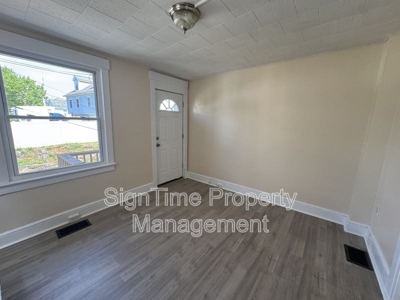 235 East Ave - Photo 4 of 10