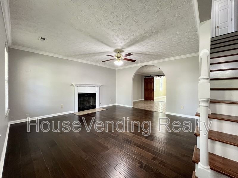 9735 Hawkdale Ln - Photo 2 of 24