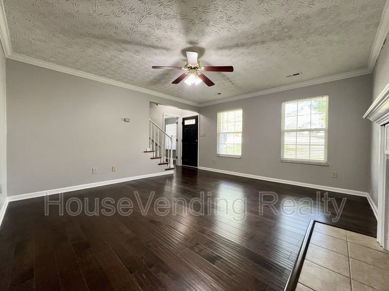 9735 Hawkdale Ln - Photo 4 of 24