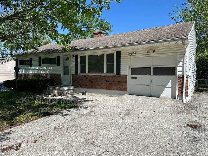 10809 Ewing Ave - Photo 2 of 33