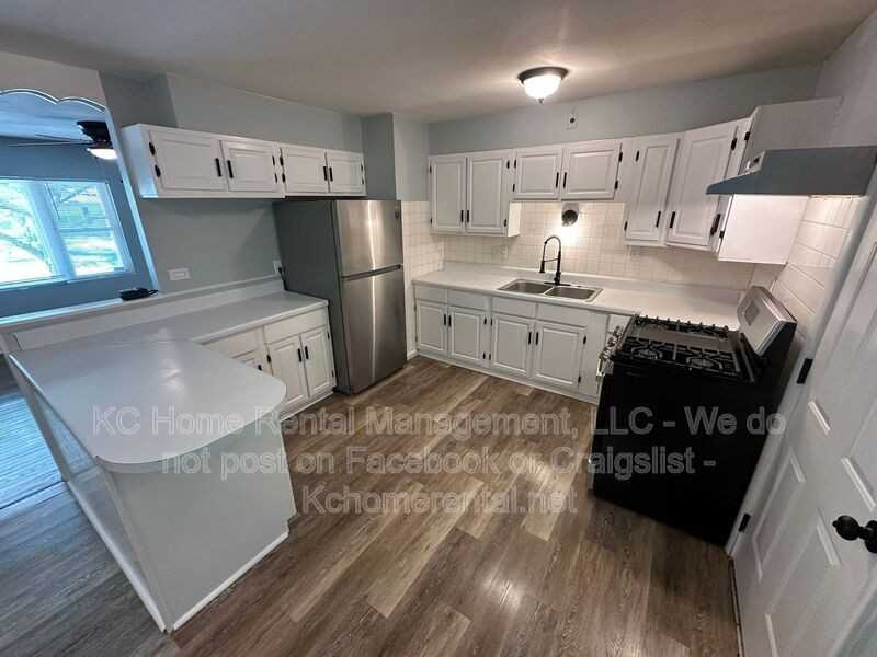 10809 Ewing Ave - Photo 3 of 33