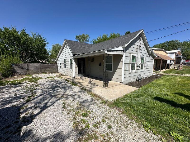 316 W Elm St - Photo 2 of 35