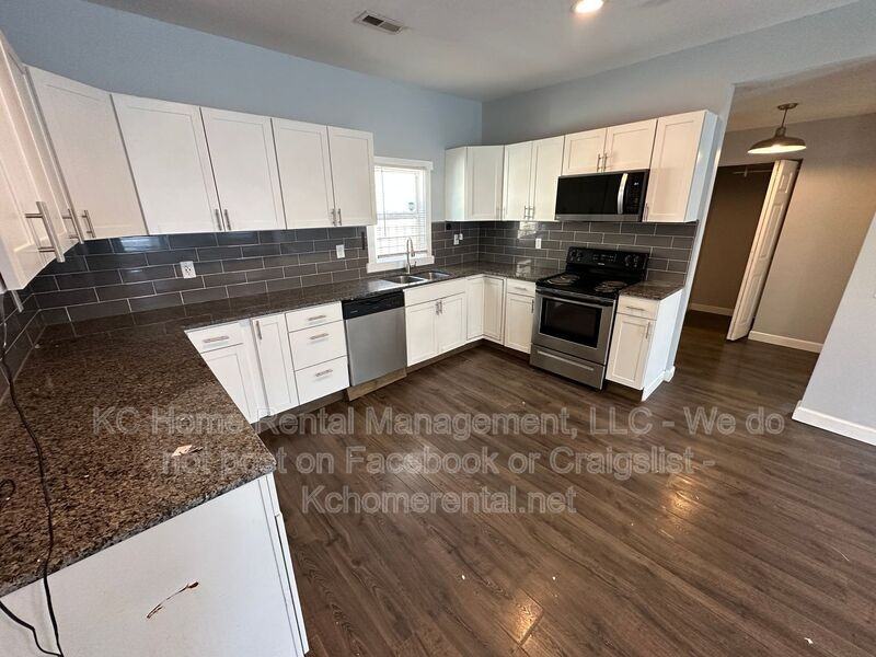 316 W Elm St - Photo 5 of 35