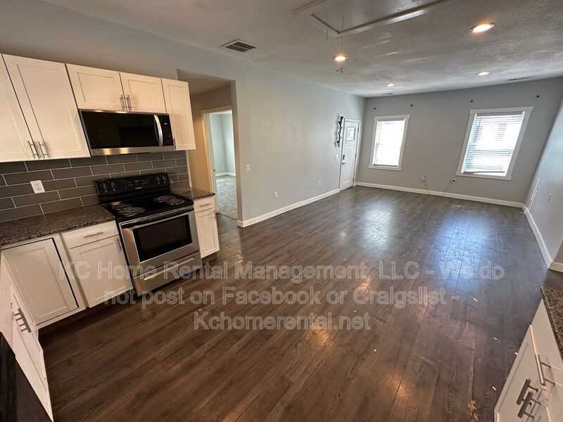 316 W Elm St - Photo 6 of 35