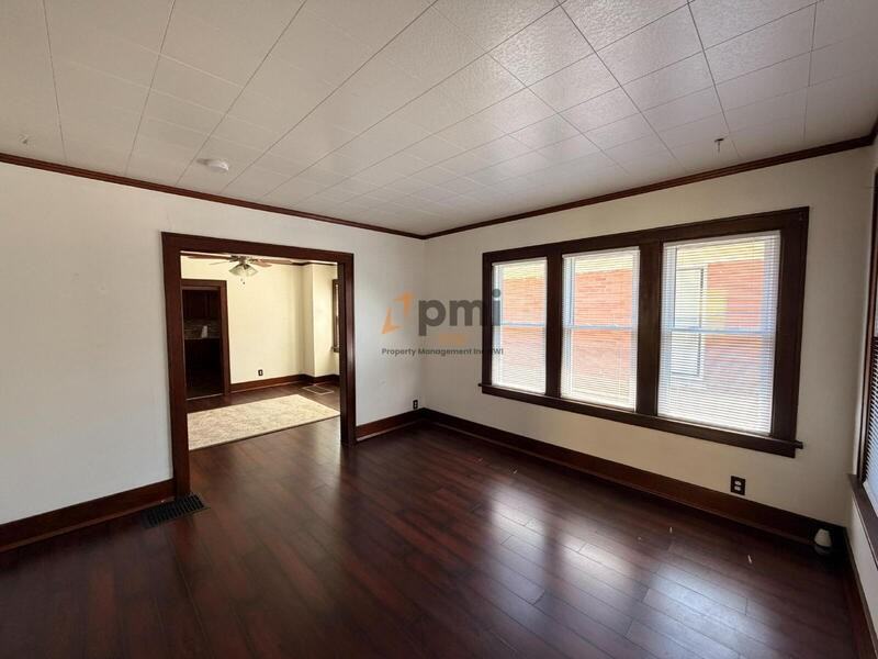 215 N Woodland Ave - Photo 3 of 18