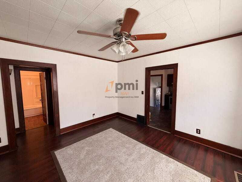 215 N Woodland Ave - Photo 4 of 18