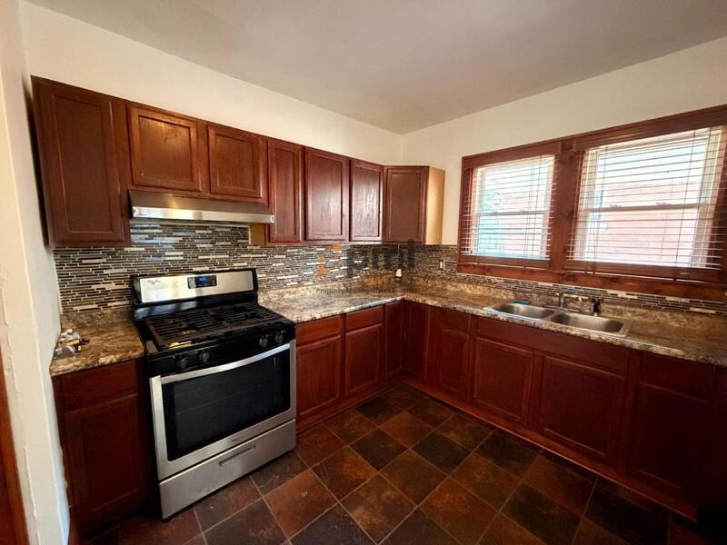 215 N Woodland Ave - Photo 5 of 18