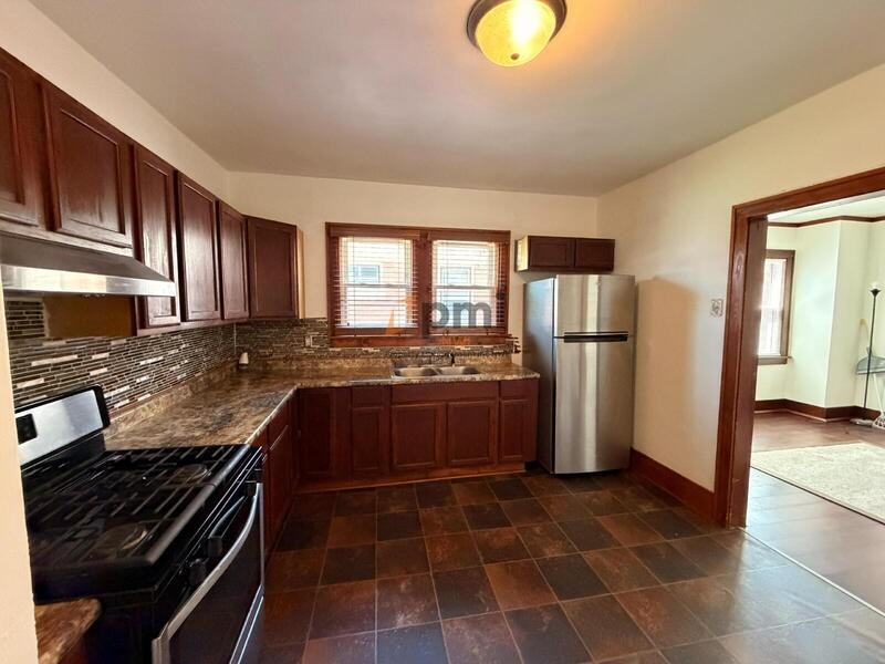 215 N Woodland Ave - Photo 6 of 18