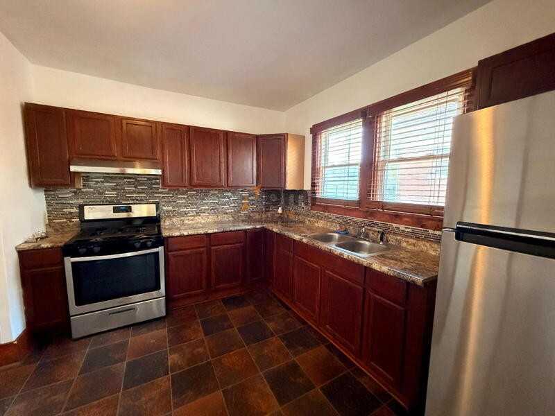 215 N Woodland Ave - Photo 7 of 18