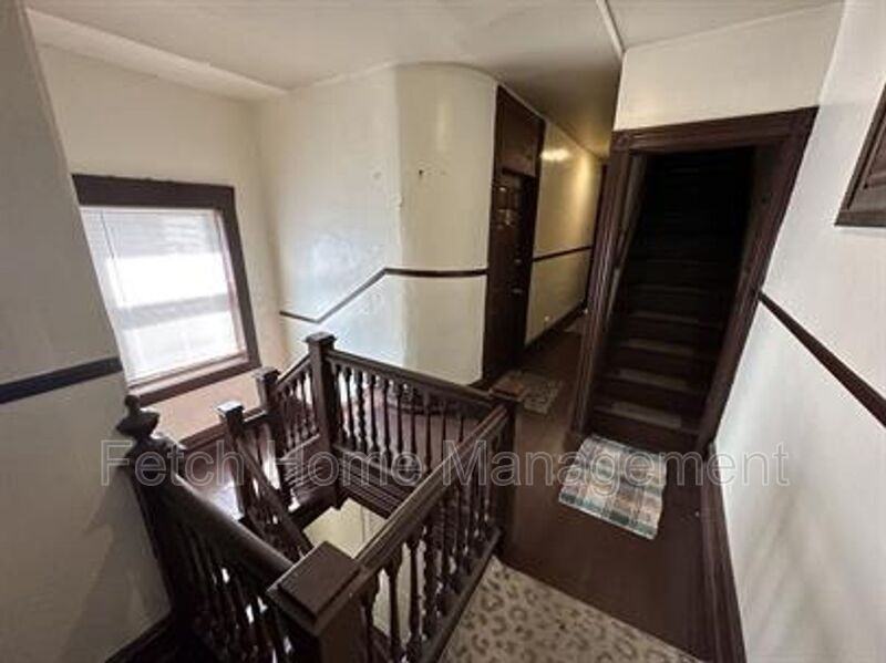 722 E King St #7 - Photo 2 of 9