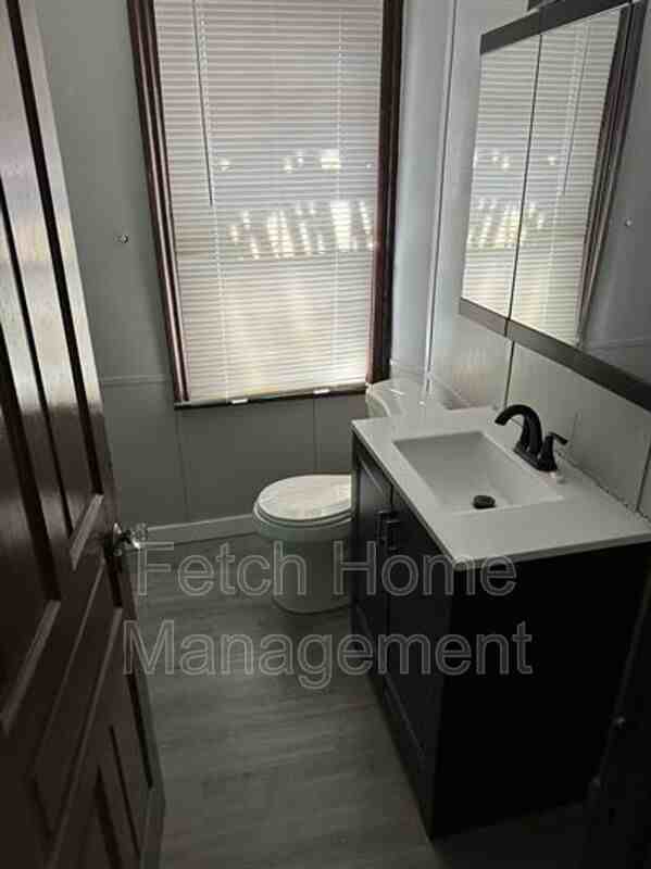 722 E King St #7 - Photo 3 of 9
